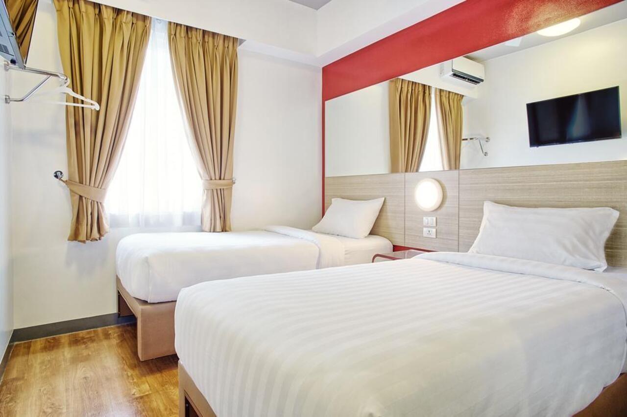 Red Planet Makati Amorsolo Makati City Dış mekan fotoğraf