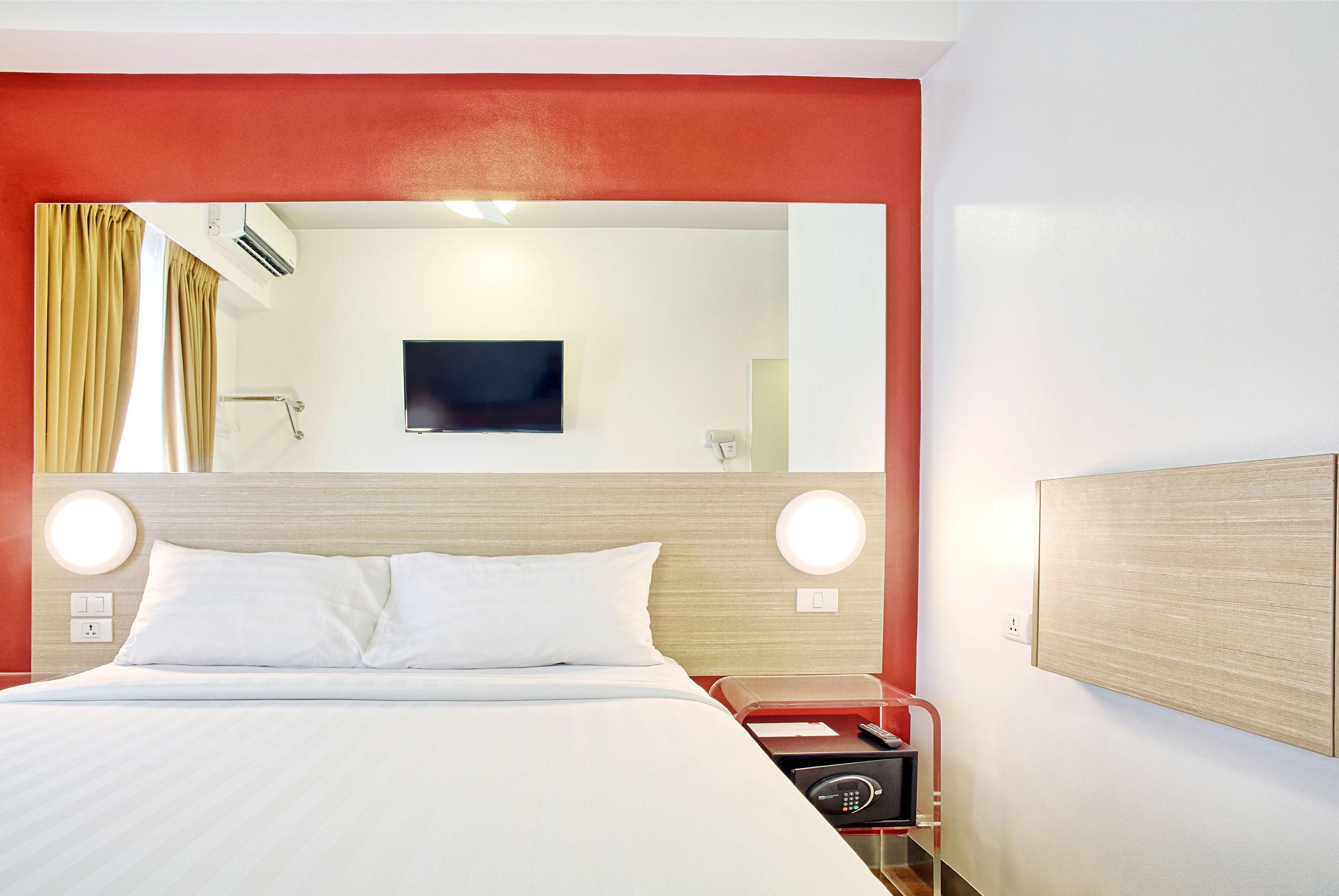 Red Planet Makati Amorsolo Makati City Dış mekan fotoğraf