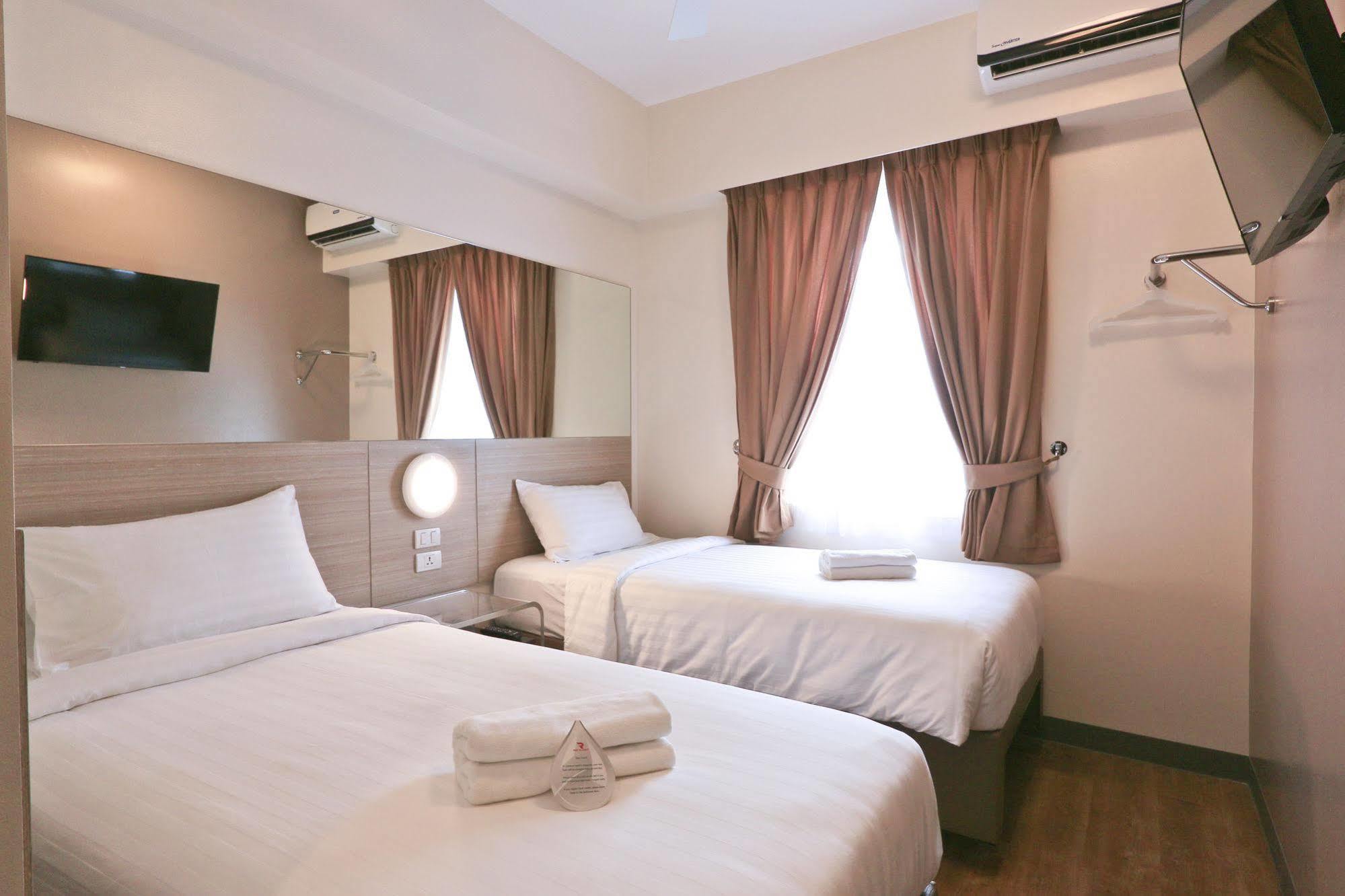 Red Planet Makati Amorsolo Makati City Dış mekan fotoğraf